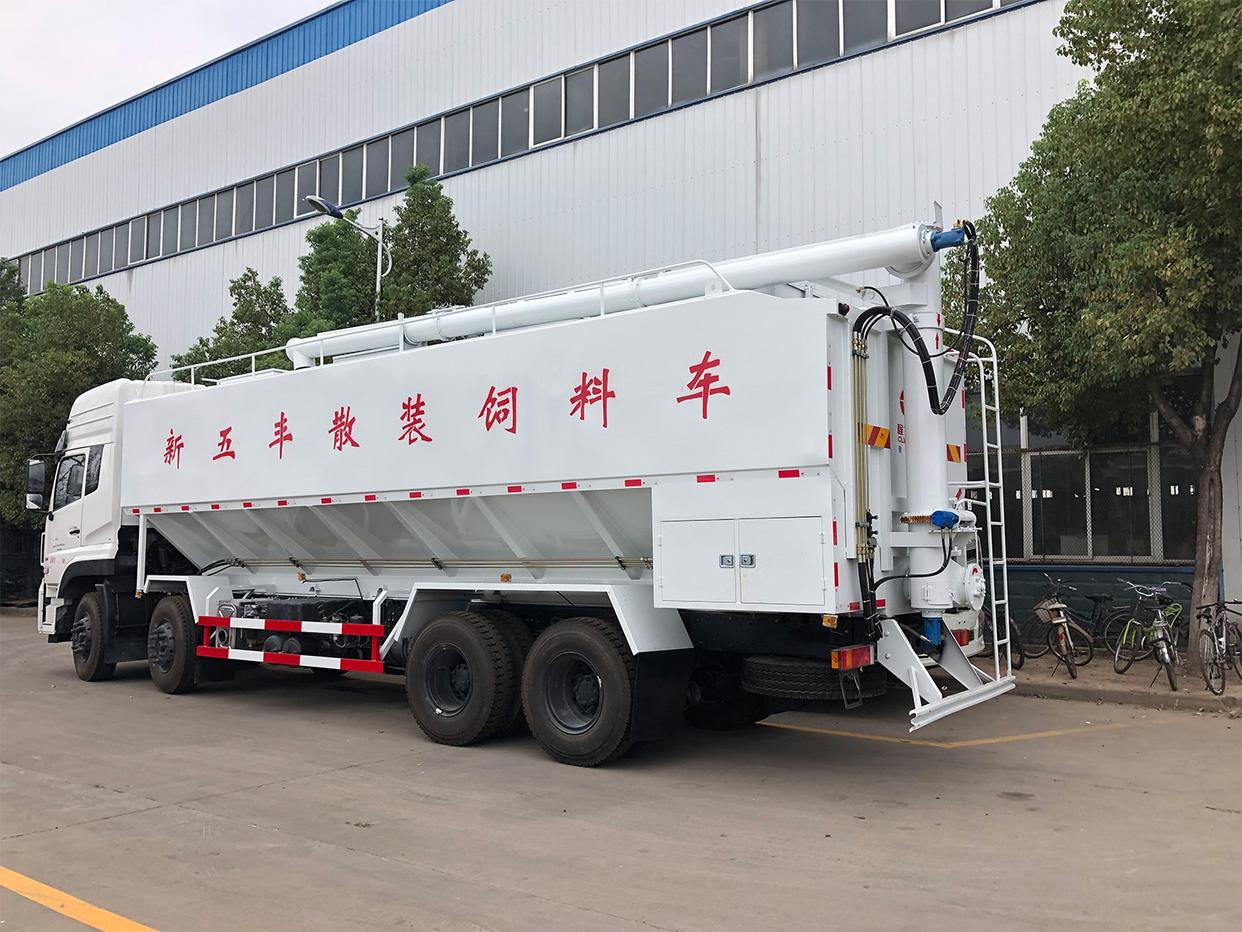 山東20噸飼料車散裝飼料運(yùn)輸全流程解析